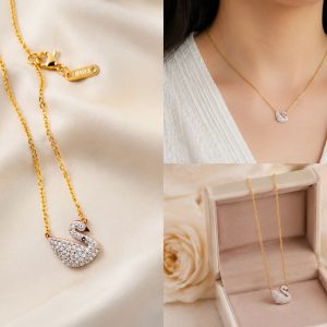 ✨ swan crystal necklace ✨